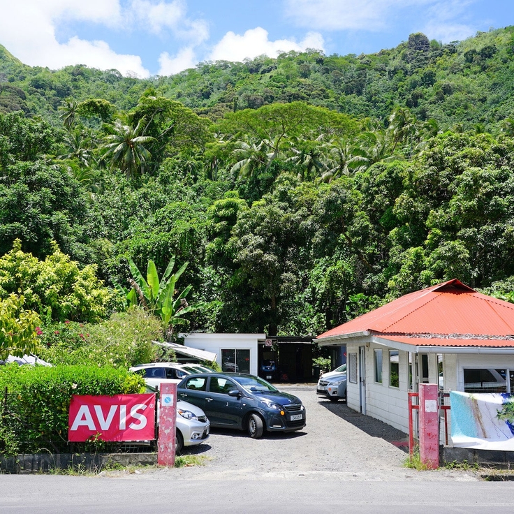 How to get complimentary Avis President's Club status with a credit card