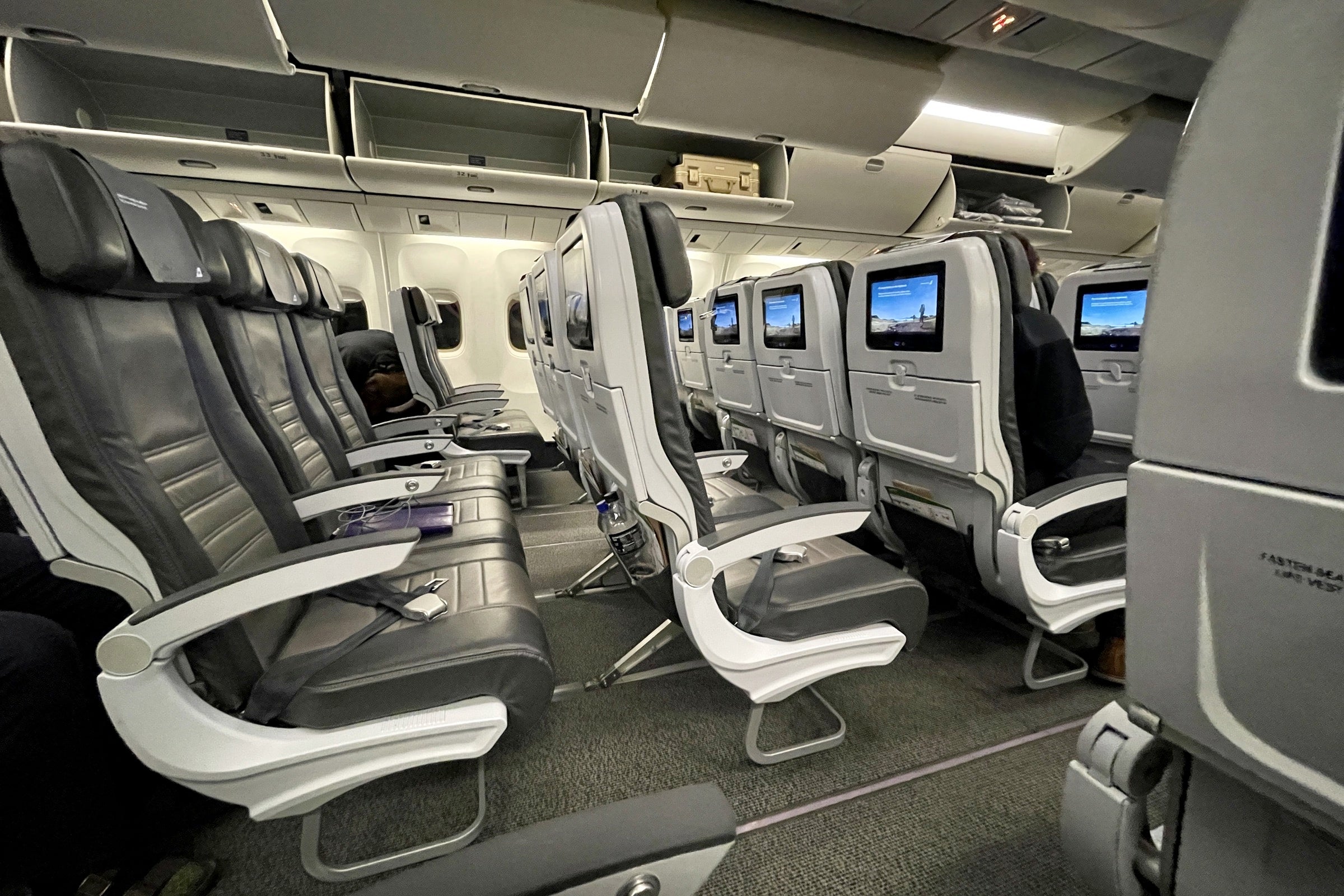 Icelandair economy seats