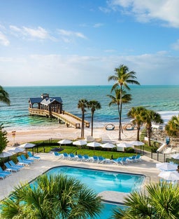 Our favorite points hotels near these 10 wacky and wonderful US roadside attractions