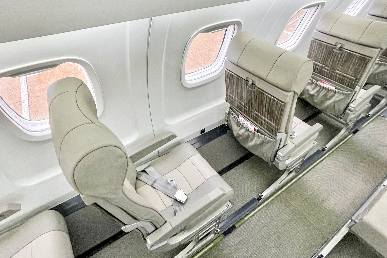 Jsx Seating Configuration Behind the scenes: Touring JSX's ultra-spacious 1-1-configured jet ...