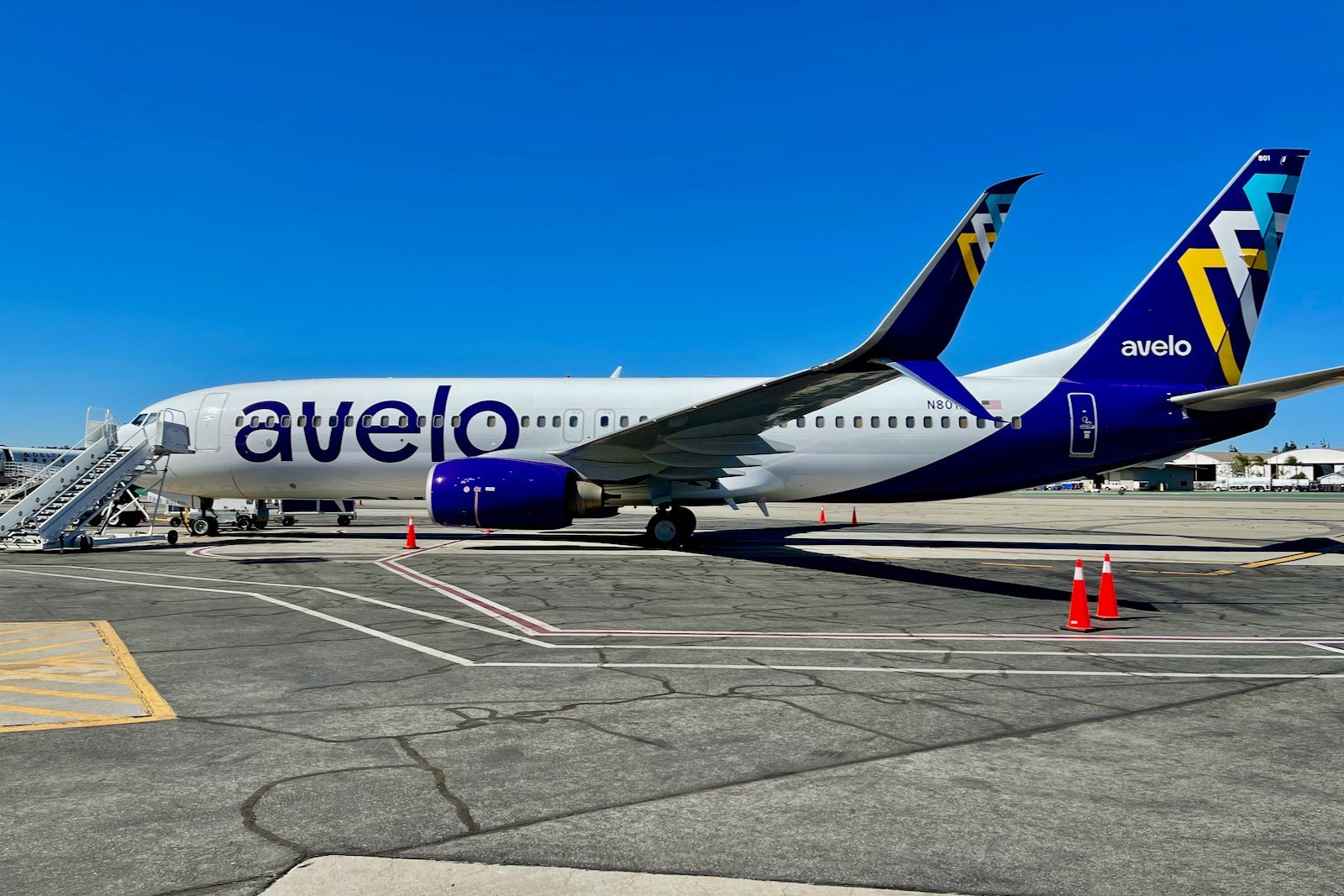 avelo plane