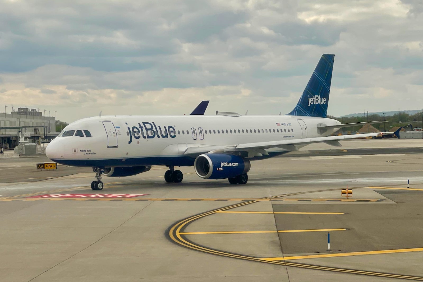 JetBlue A320 at Newark airport