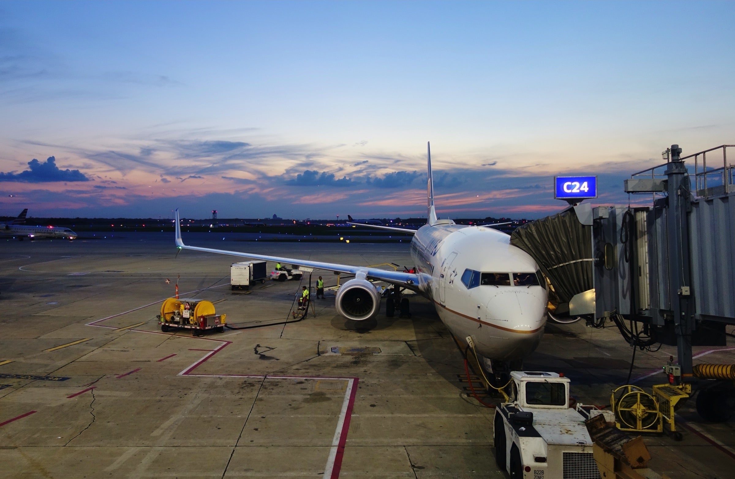 United Boeing 737 at the gate at Chicago O'Hare International Airport