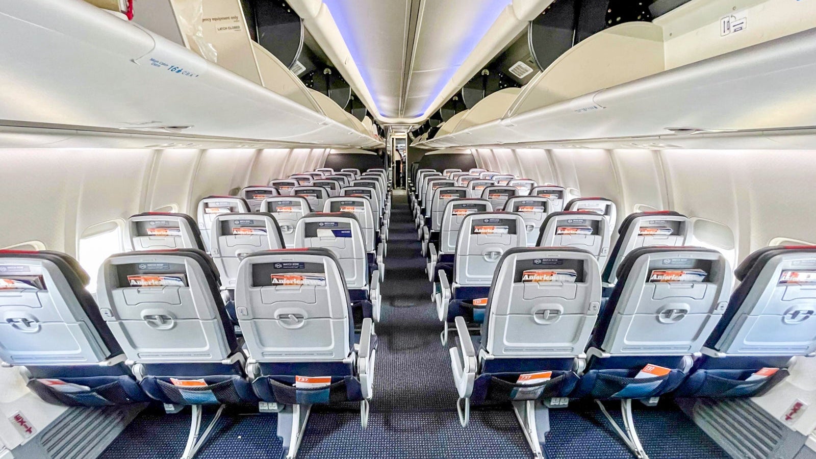 American Airlines AA 737-800