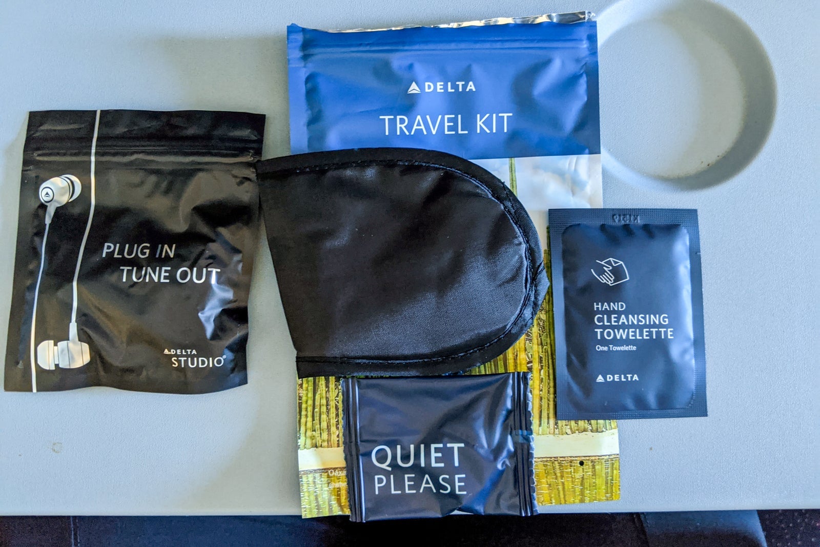 Delta JFK-MXP economy travel kit