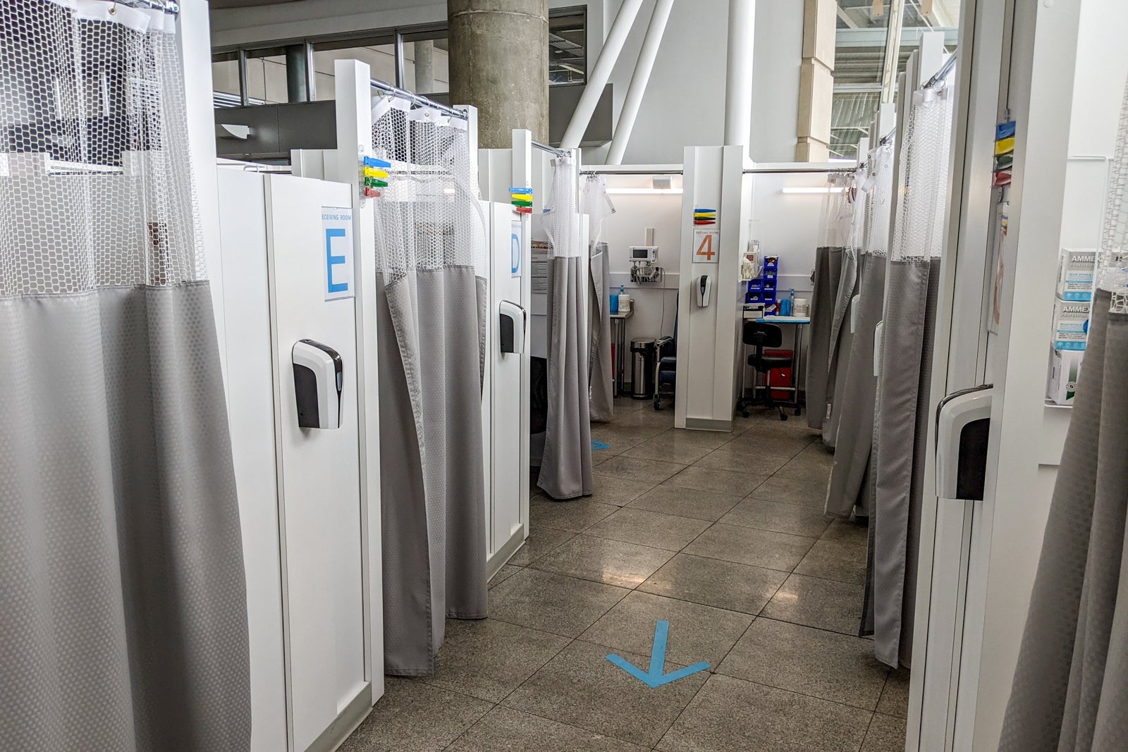 JFK T4 XpresCheck rooms