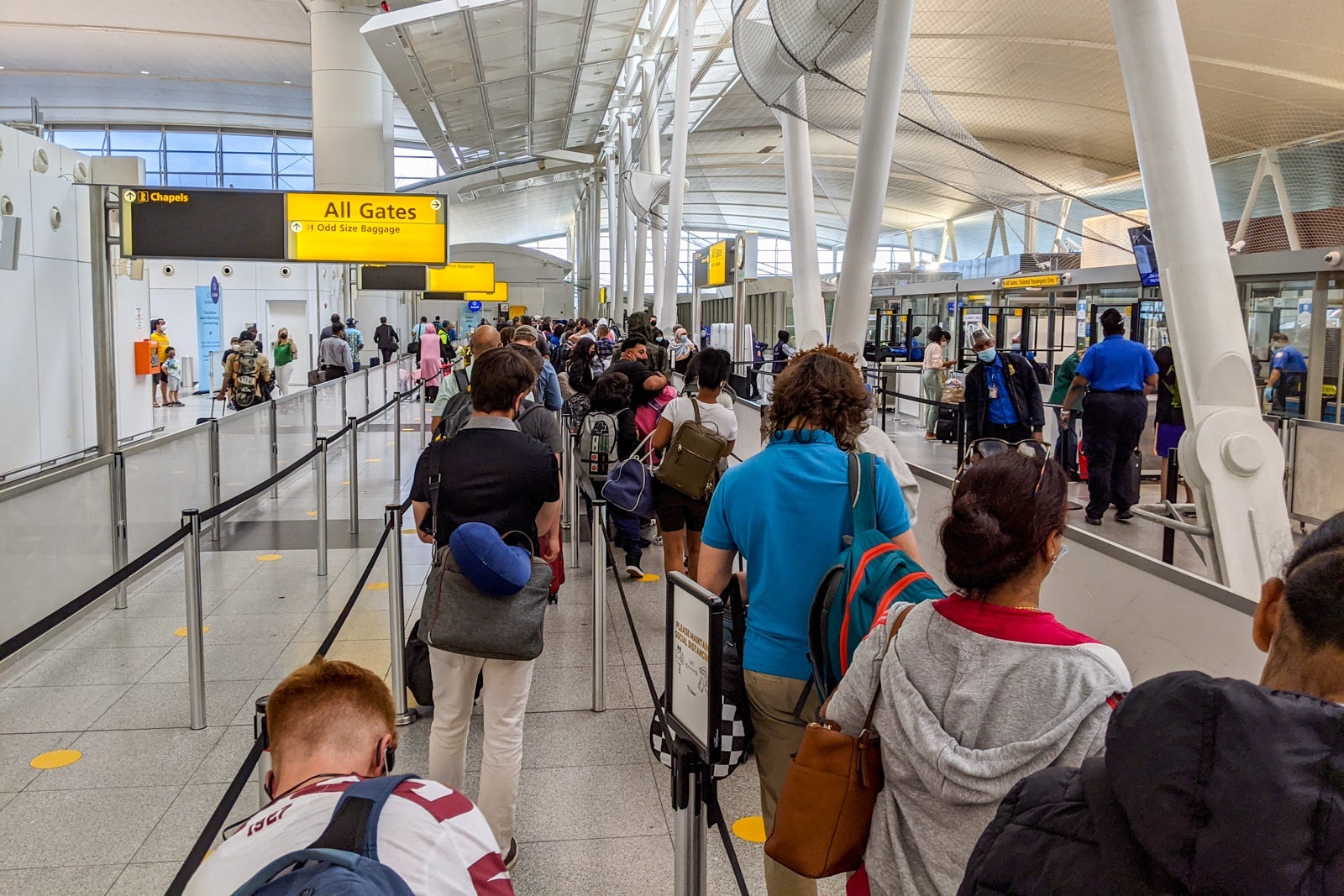 JFK T4 security line