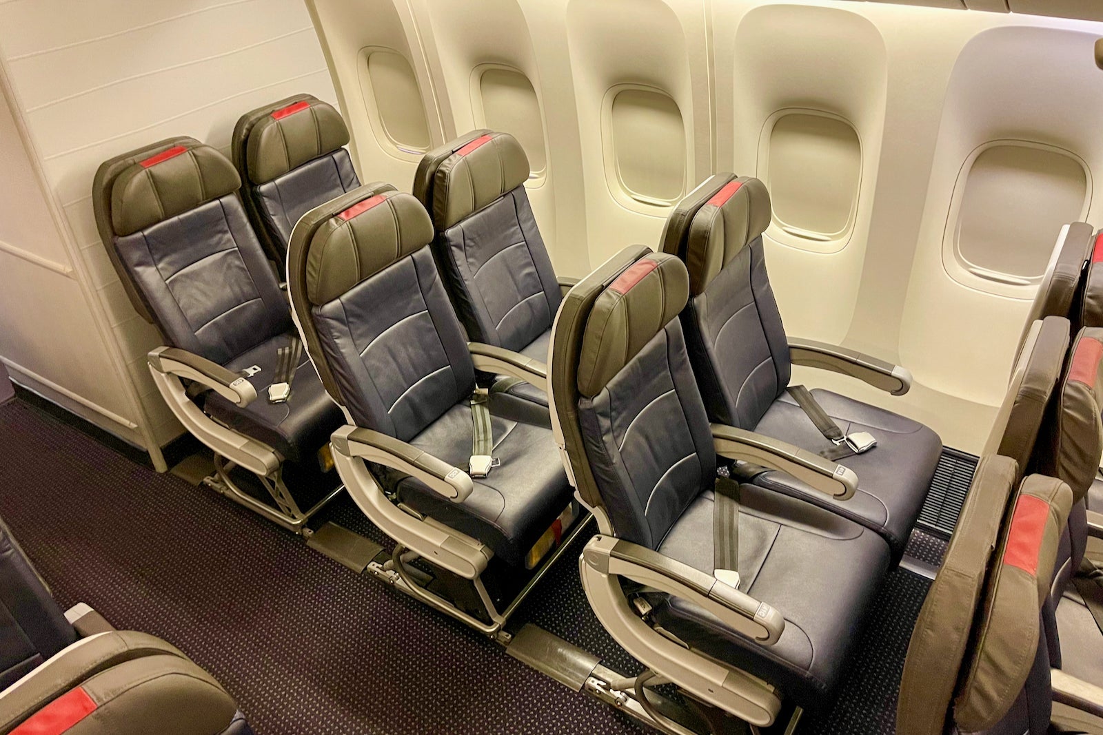 アメリカン航空Boeing 777-300ER Four-cabin review: Putting American Airlines' Boeing 777