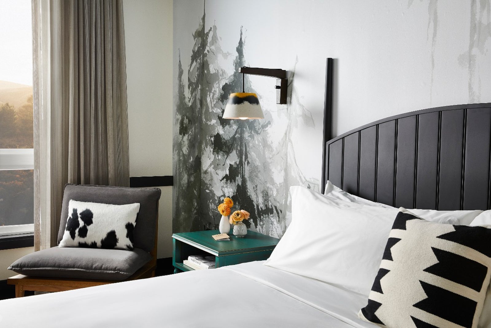 Photo of guest bedroom at El Capitan hotel