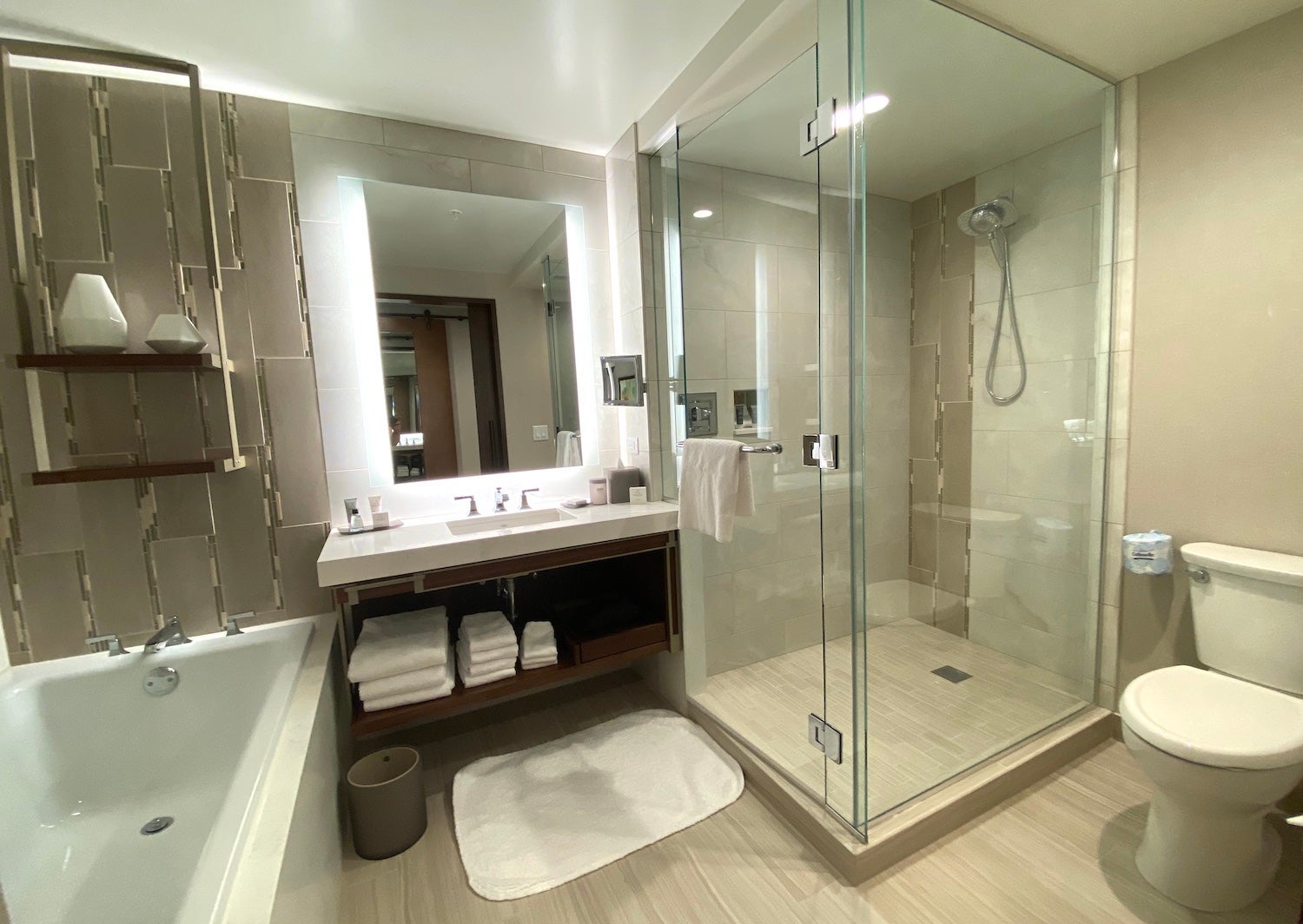 JW Marriott Anaheim Resort bathroom