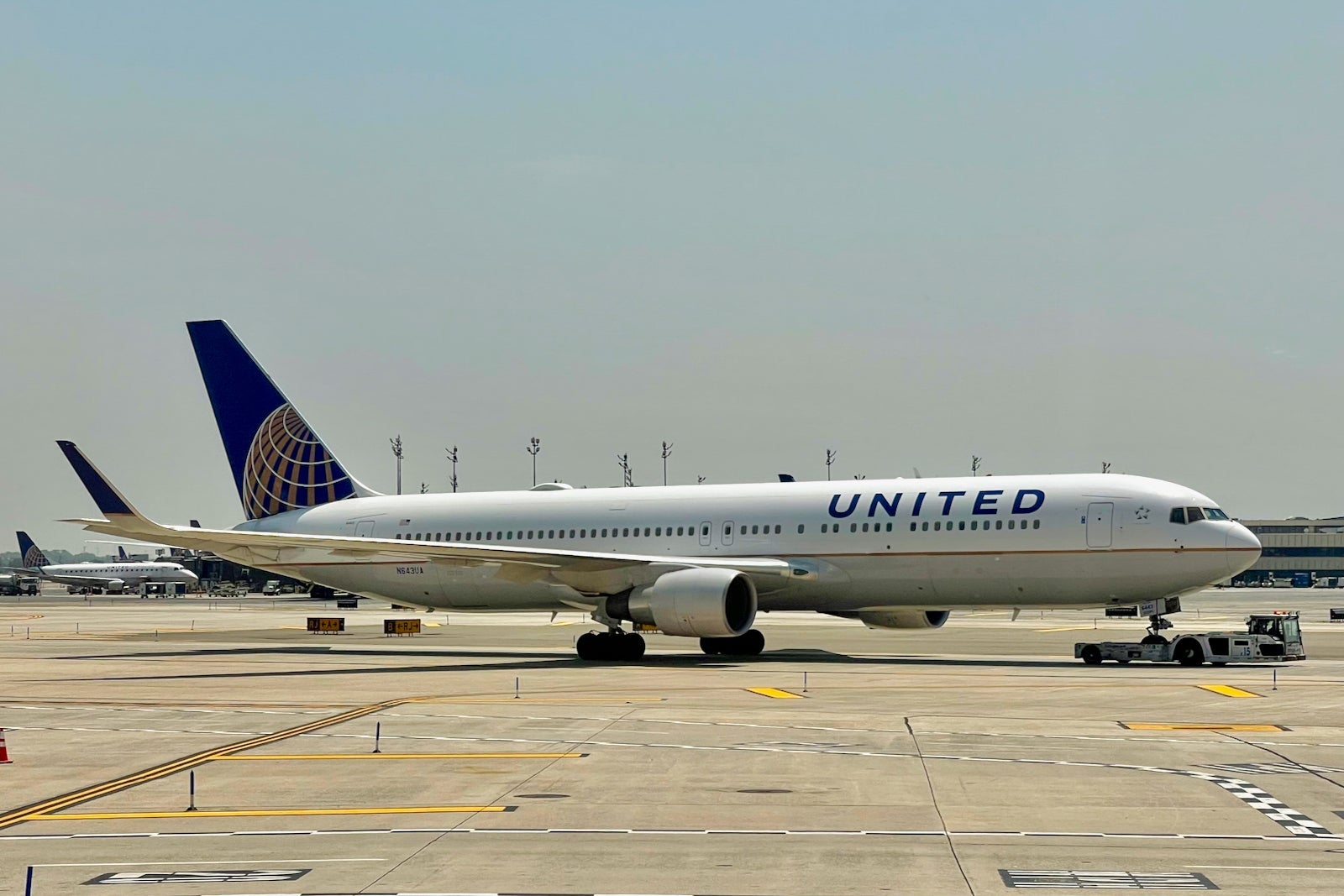 United upgrades 8 Hawaii routes with its nicest wide-body jets