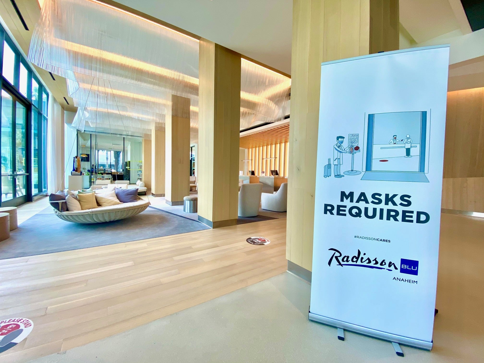 Radisson Blu Anaheim hotel lobby