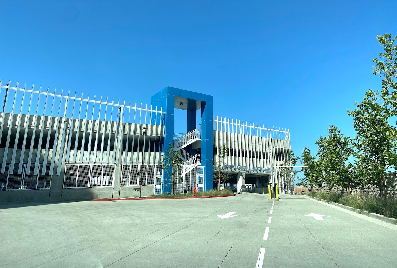 Radisson Blu Anaheim parking garage