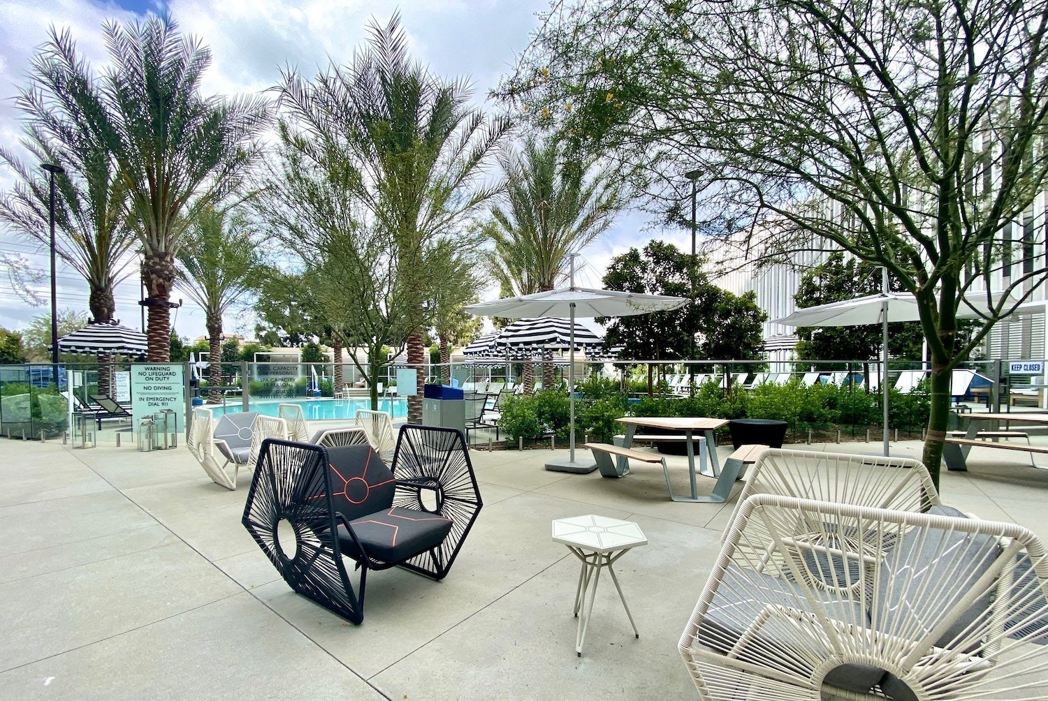 Radisson Blu Anaheim pool area