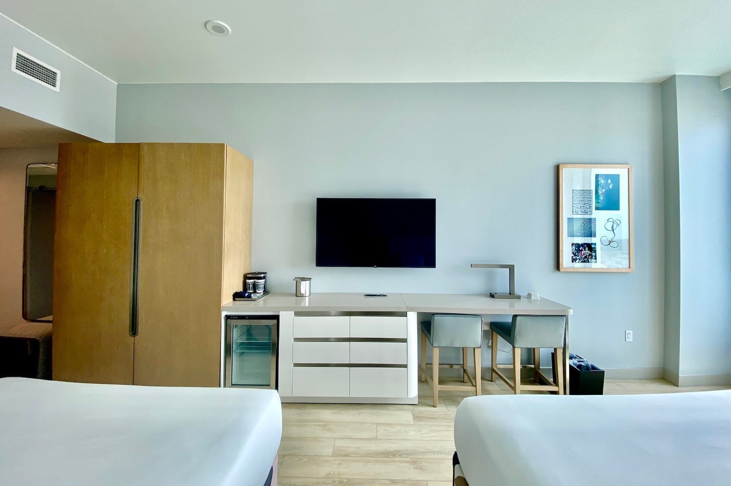 Radisson Blu Anaheim queen room