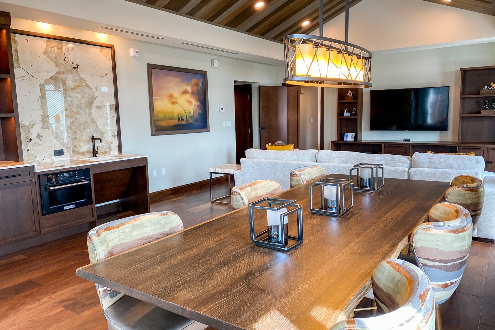 dining room at Yosemite Suite at Disney's Wilderness Lodge