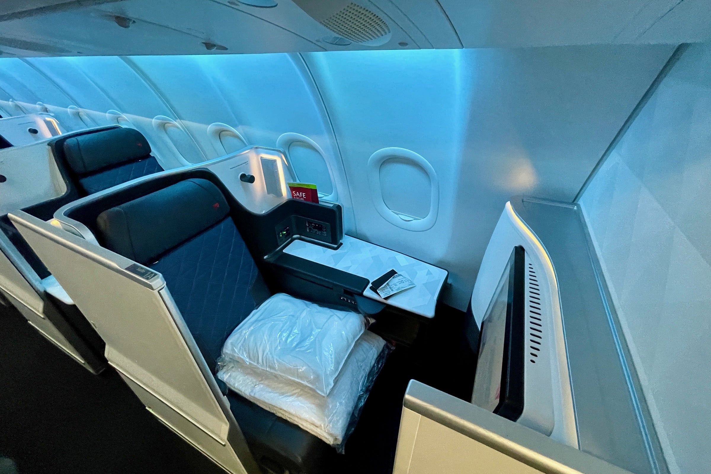 Delta A330-900 Delta One seat