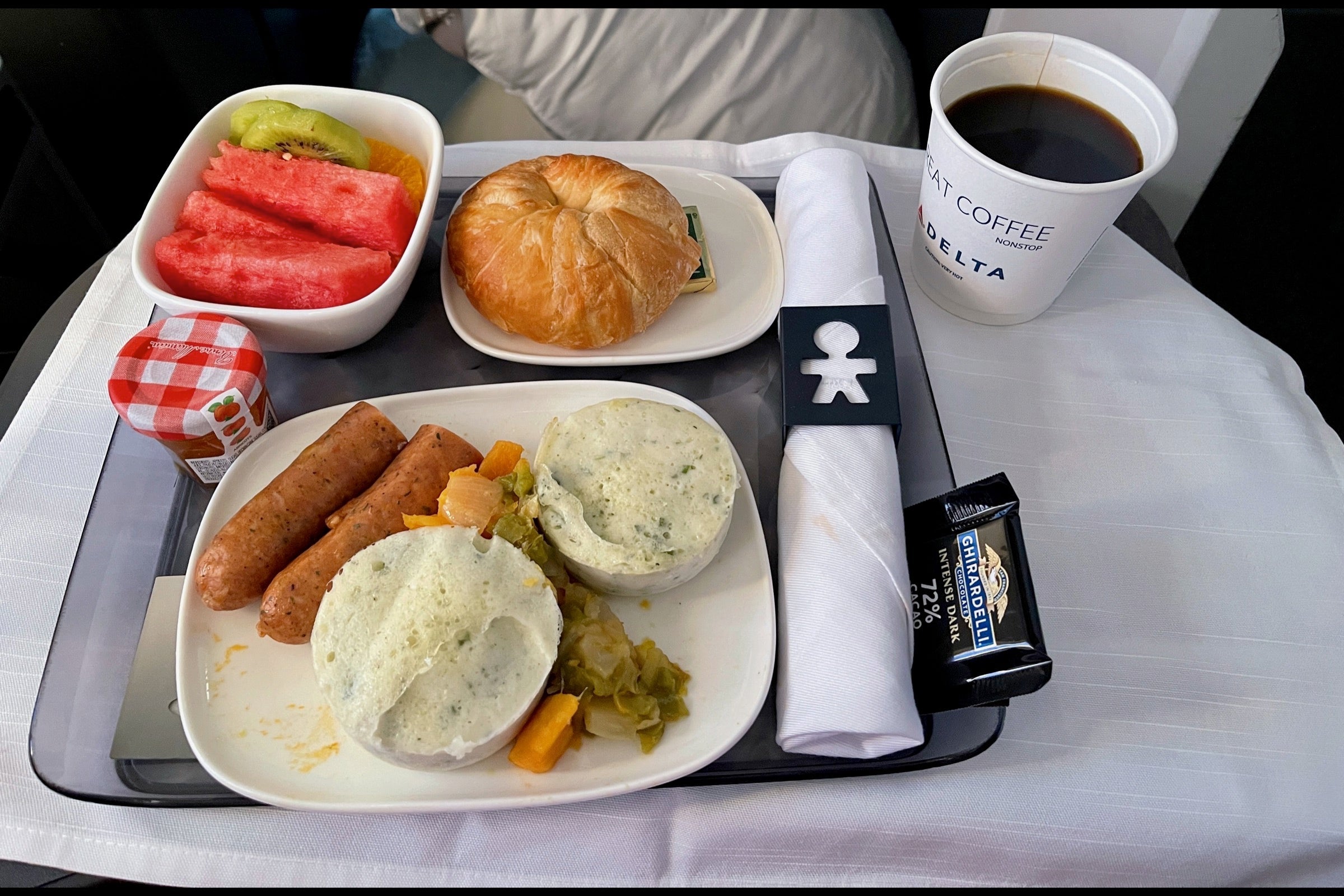 Delta One breakfast on overnight flight from JFK to CDG