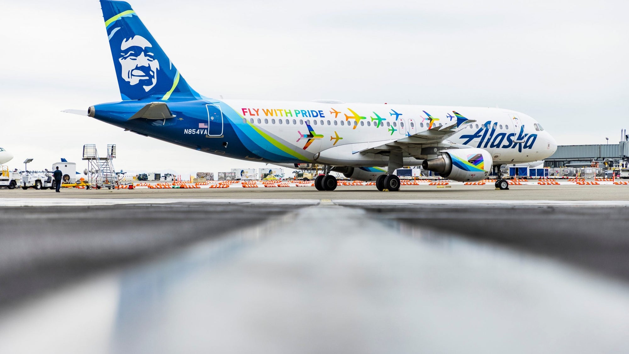 アラスカ航空 LGBT A320 Alaska Airlines Alaska Airlines shows its Pride with LGBTQIA+ livery - The