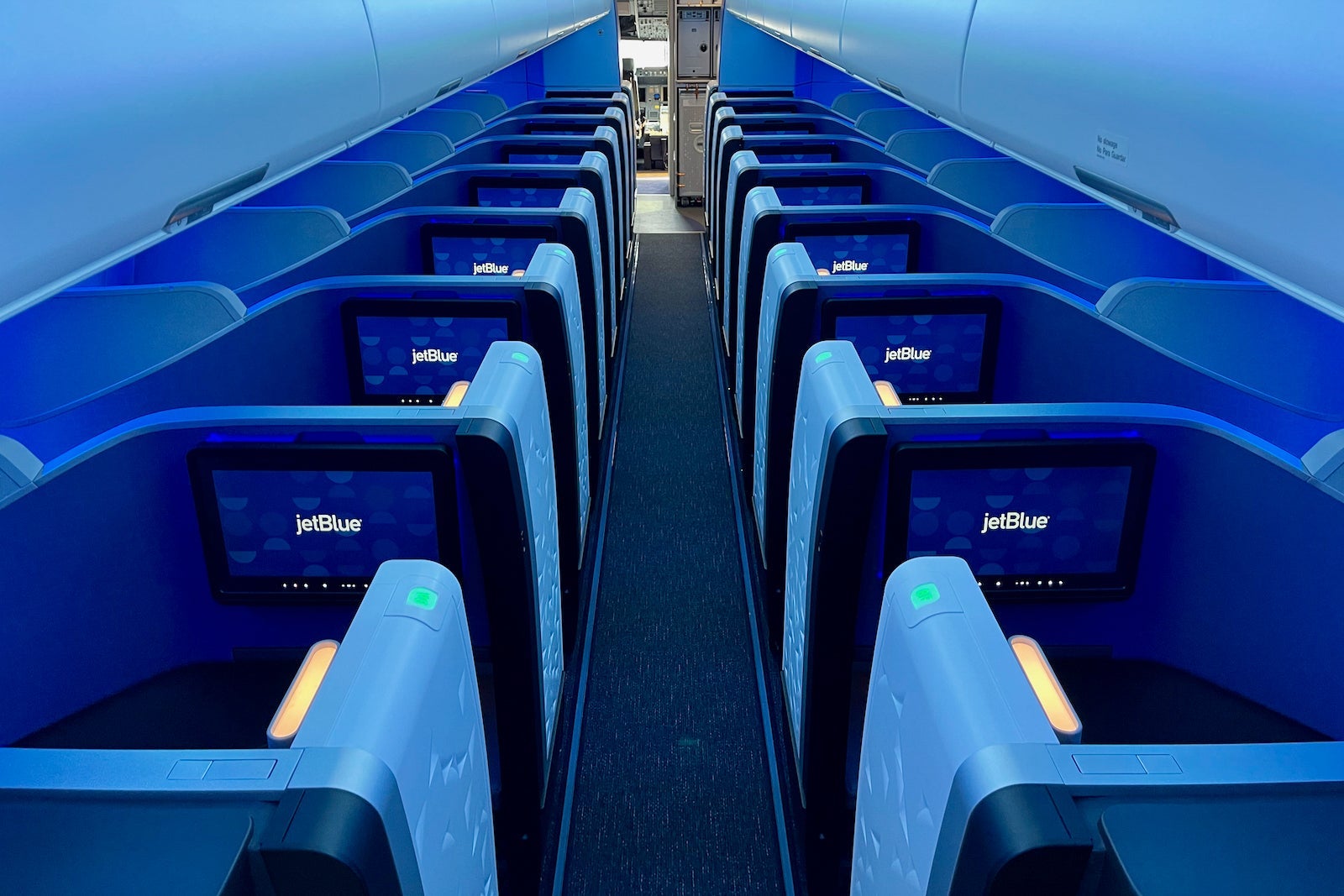 Review: JetBlue's new transcon champ, Mint studio business class