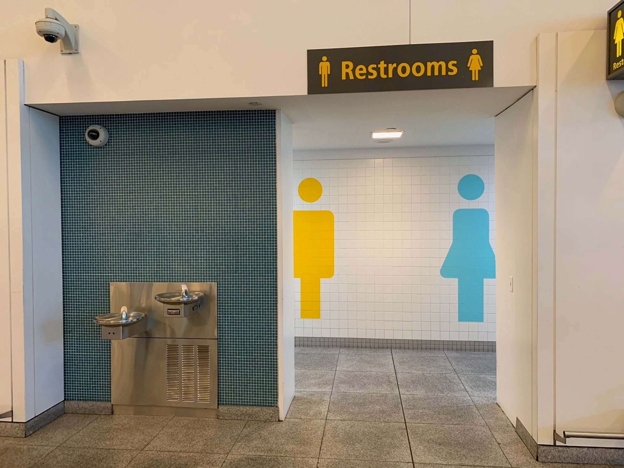 New York-JFK T4 restrooms