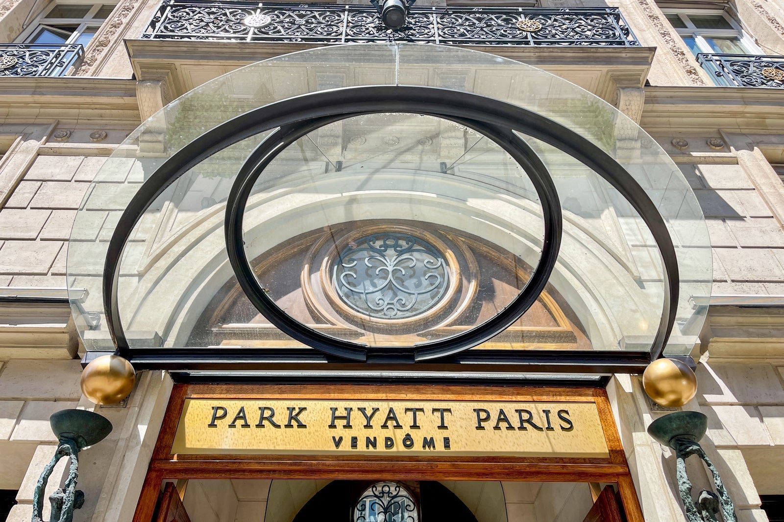 entryway to Park Hyatt Paris