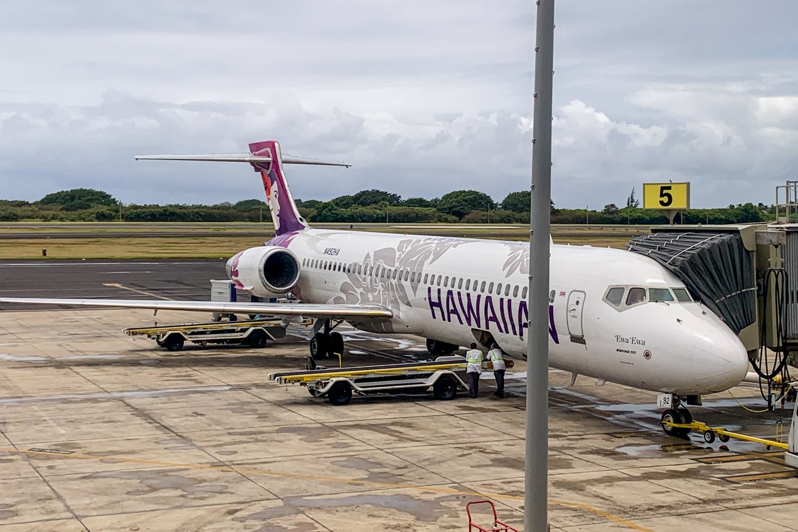 Hawaiian Airlines plane July 2021.