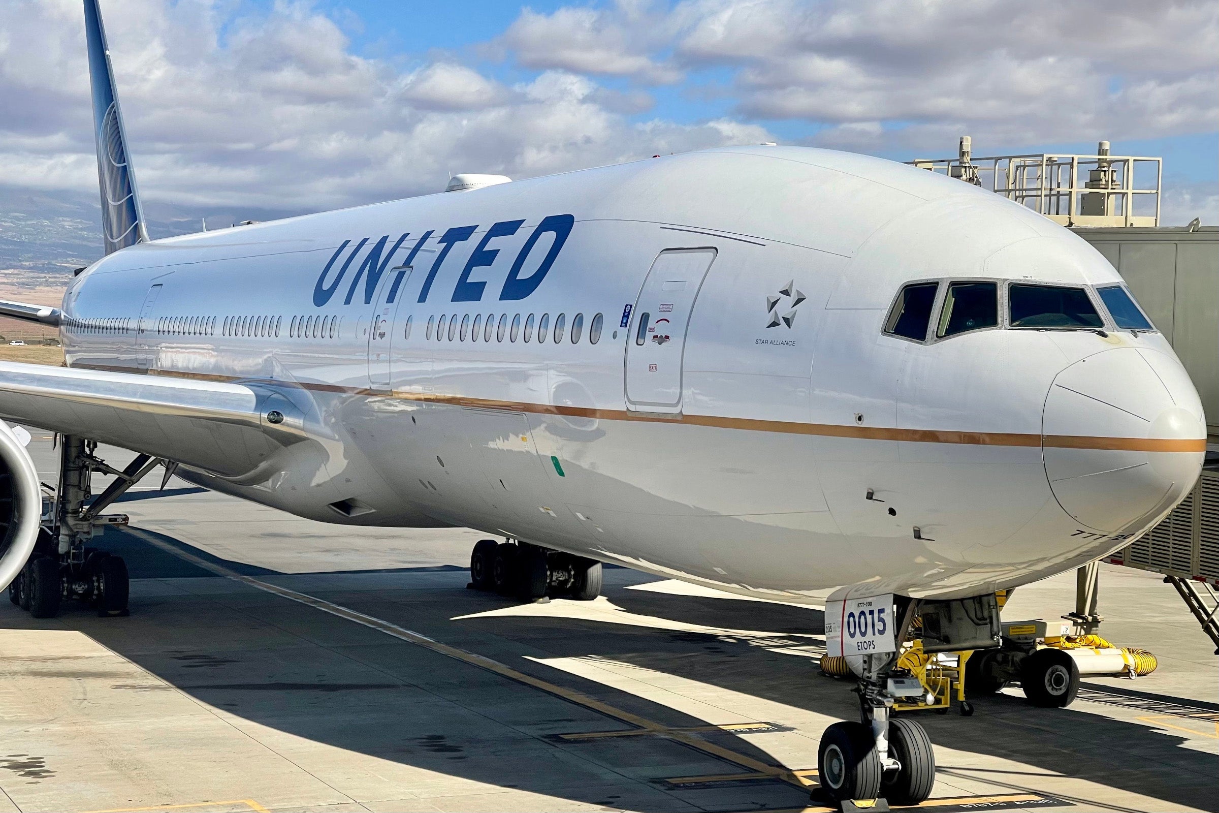 United wide body jet