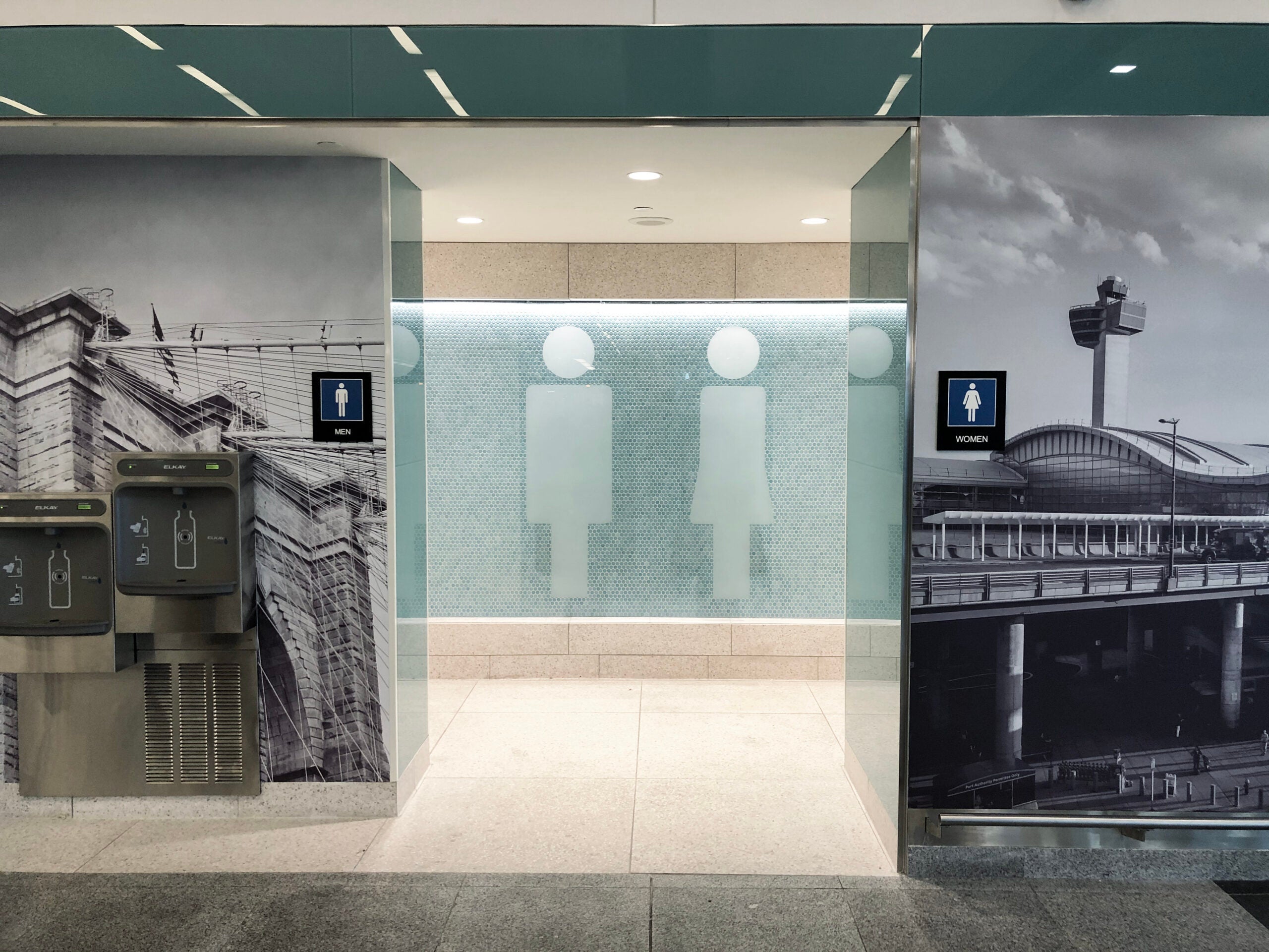 JFK T4 restrooms