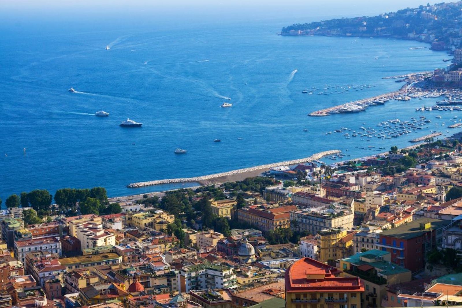 Italy, Campania, Naples, cityscape viewed from Castel Sant'Elmo, gulf of Naples
