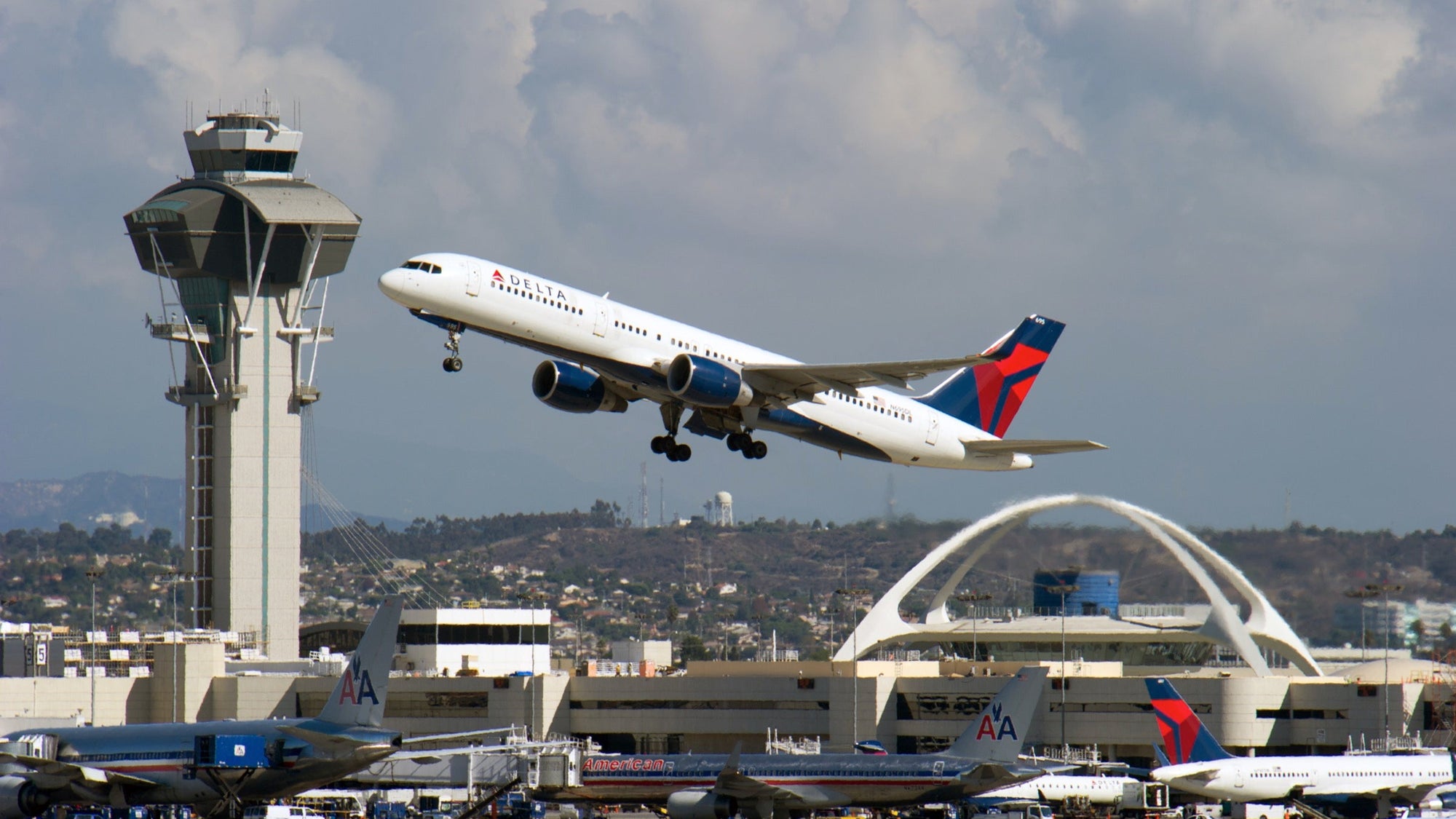 Delta 757 departing LAX airport