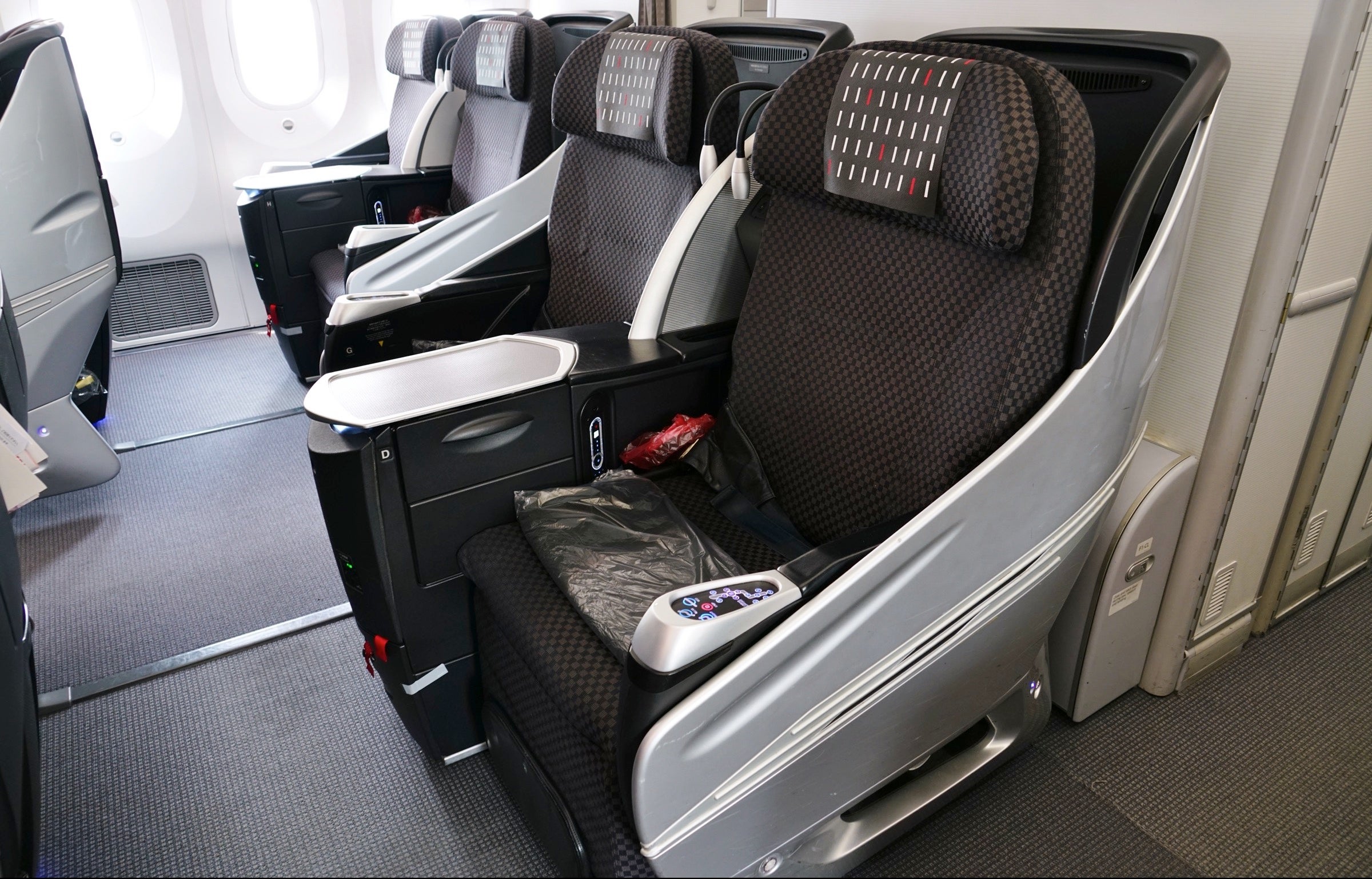 JAL business class seats