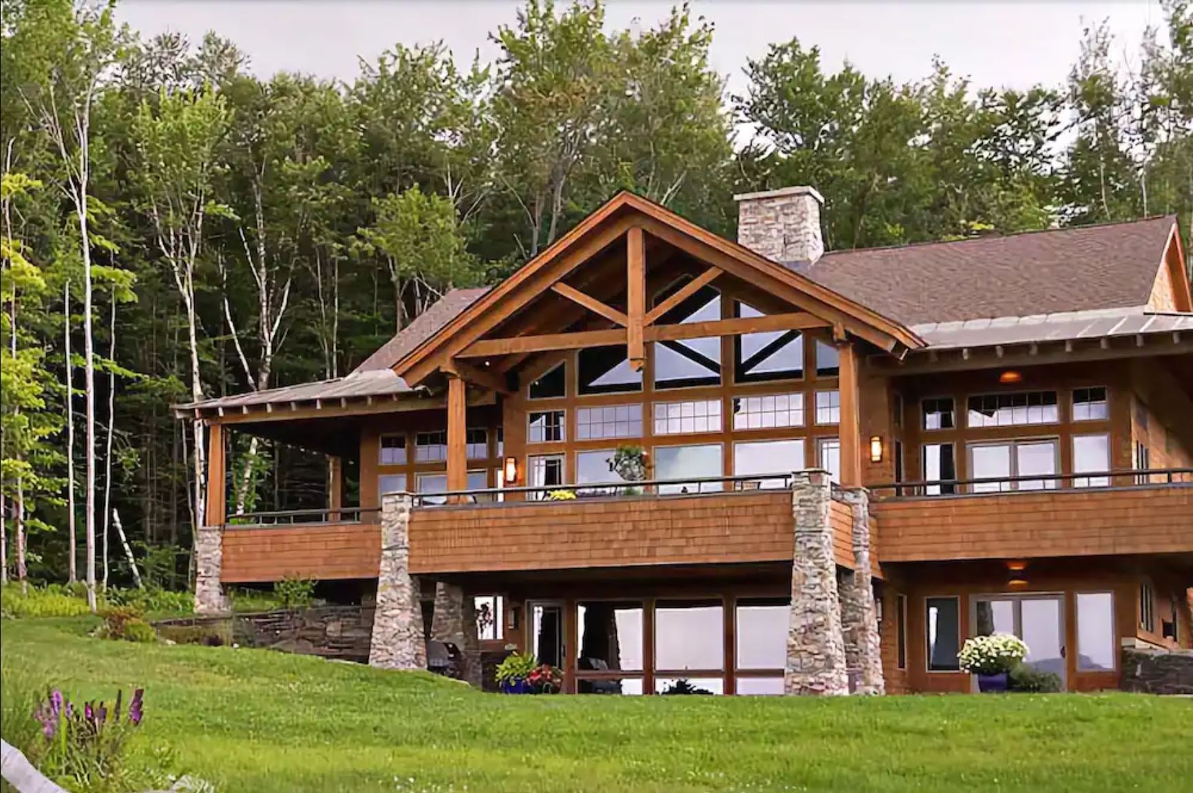 Photo of the outside of Mountain Top Inn