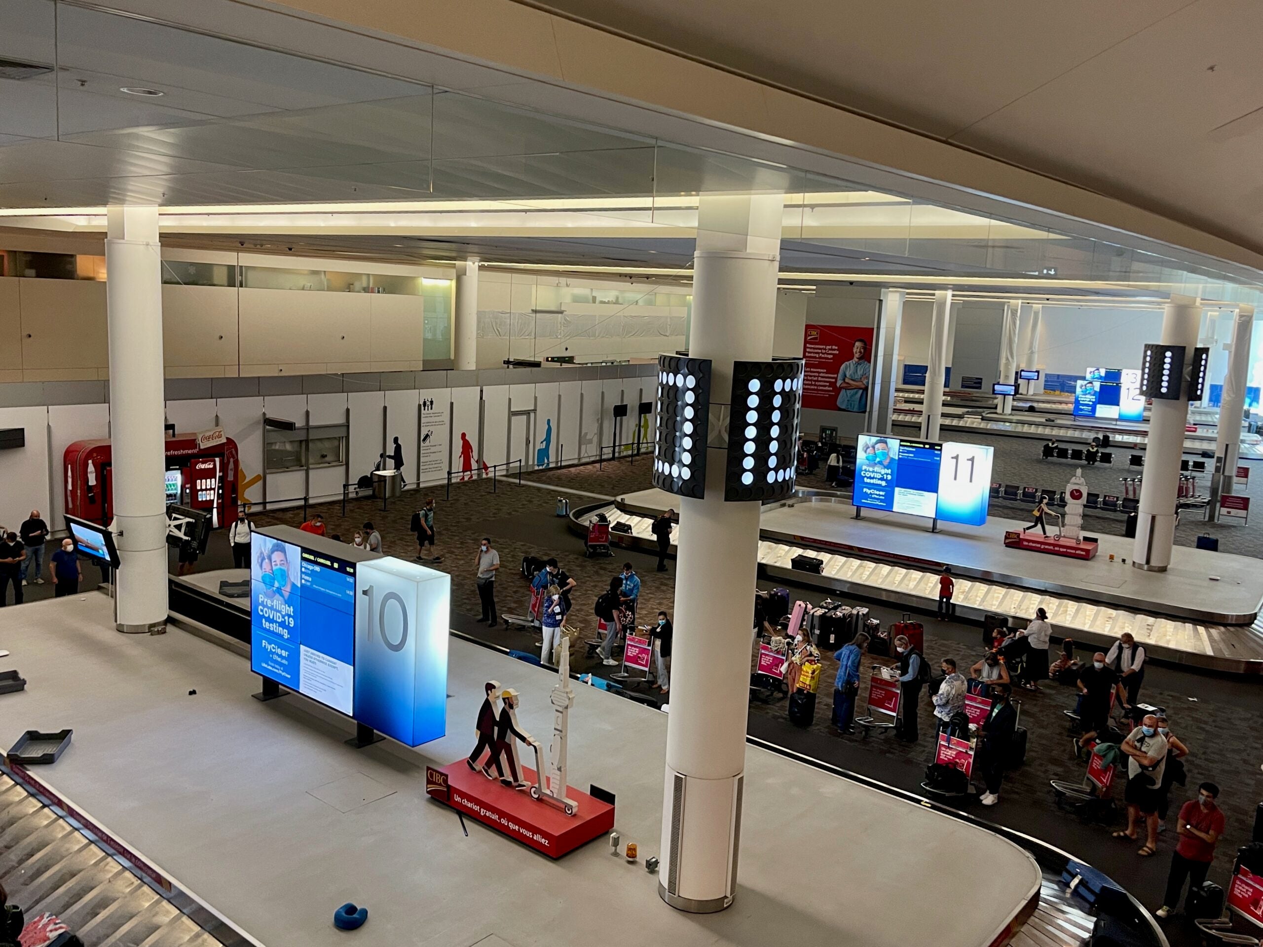 YYZ baggage claim