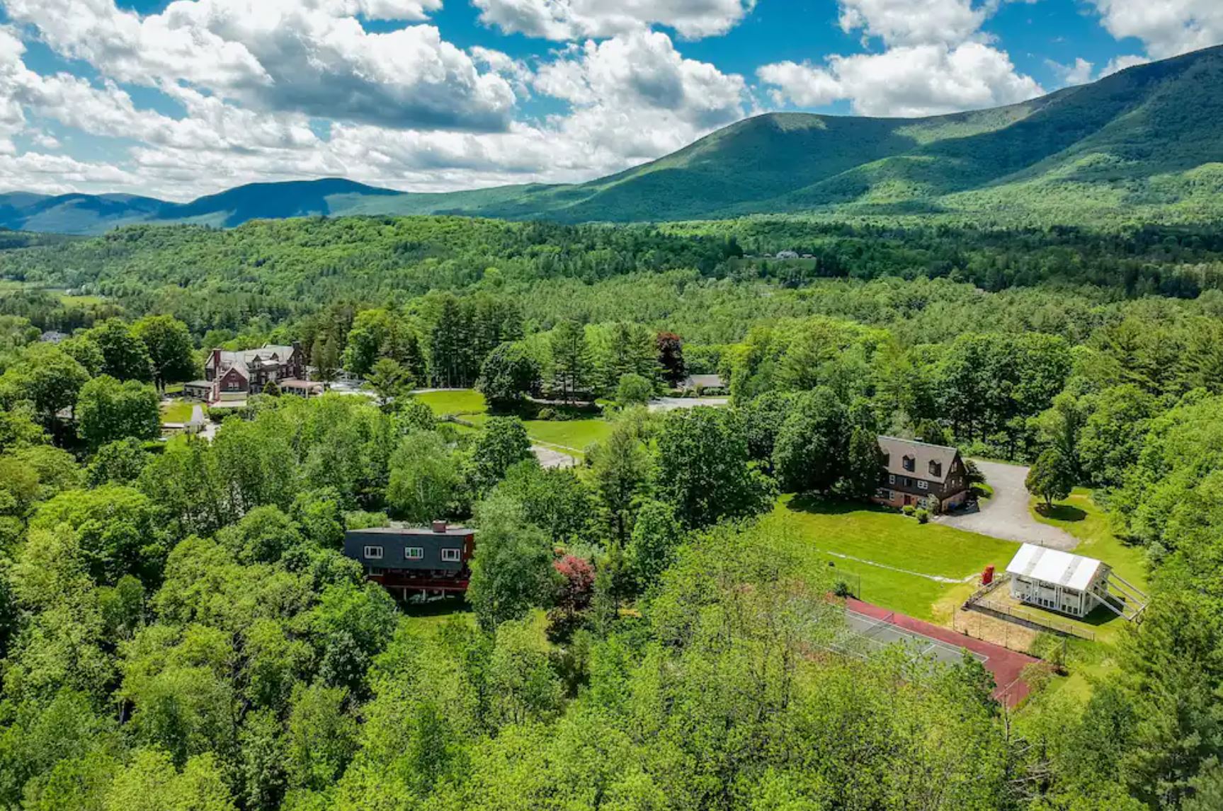 Photo of the property surrounding Manchester mountain home