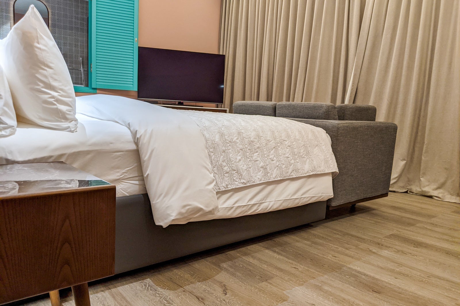 No clearance under bed at the Le Meridien Maldives