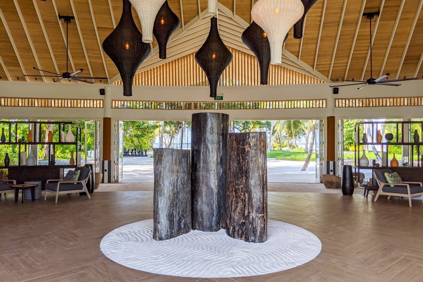Le Meridien Maldives lobby