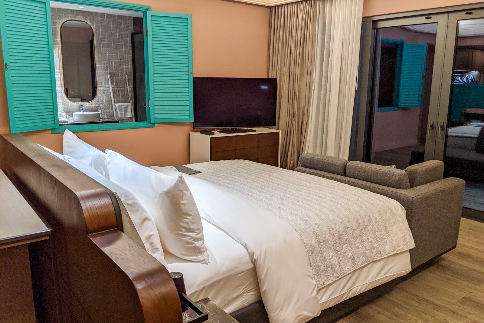 Sunrise overwater villa at Le Meridien Maldives