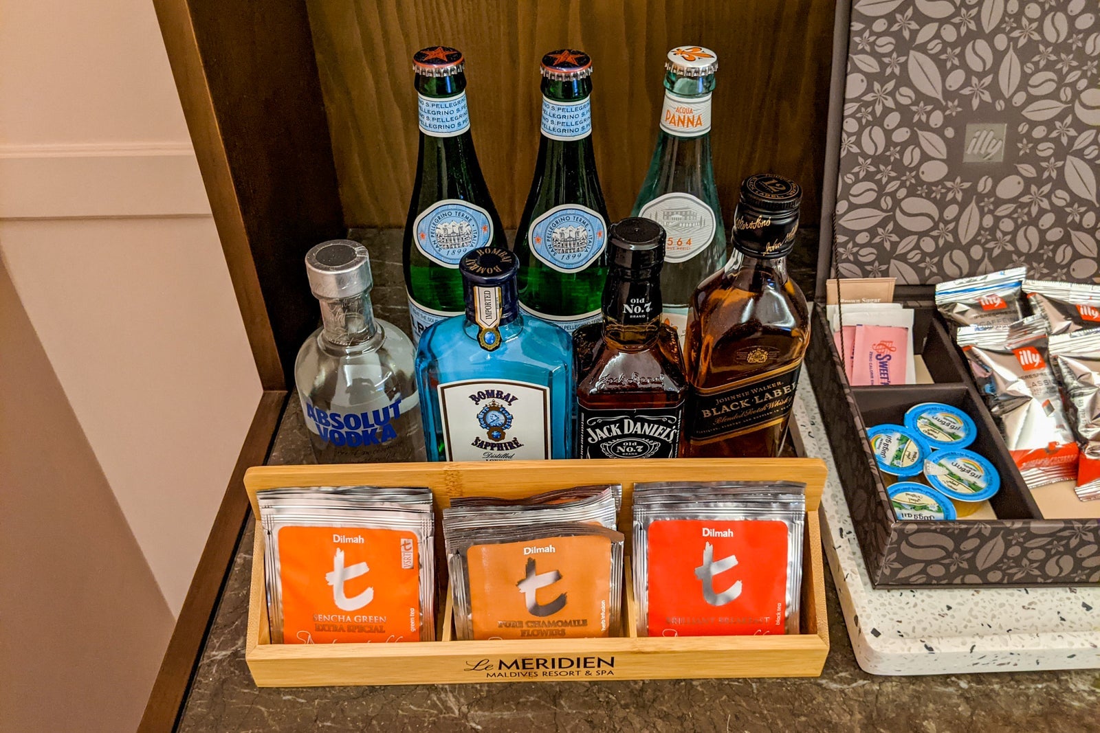 Mini bar and tea at Le Meridien Maldives