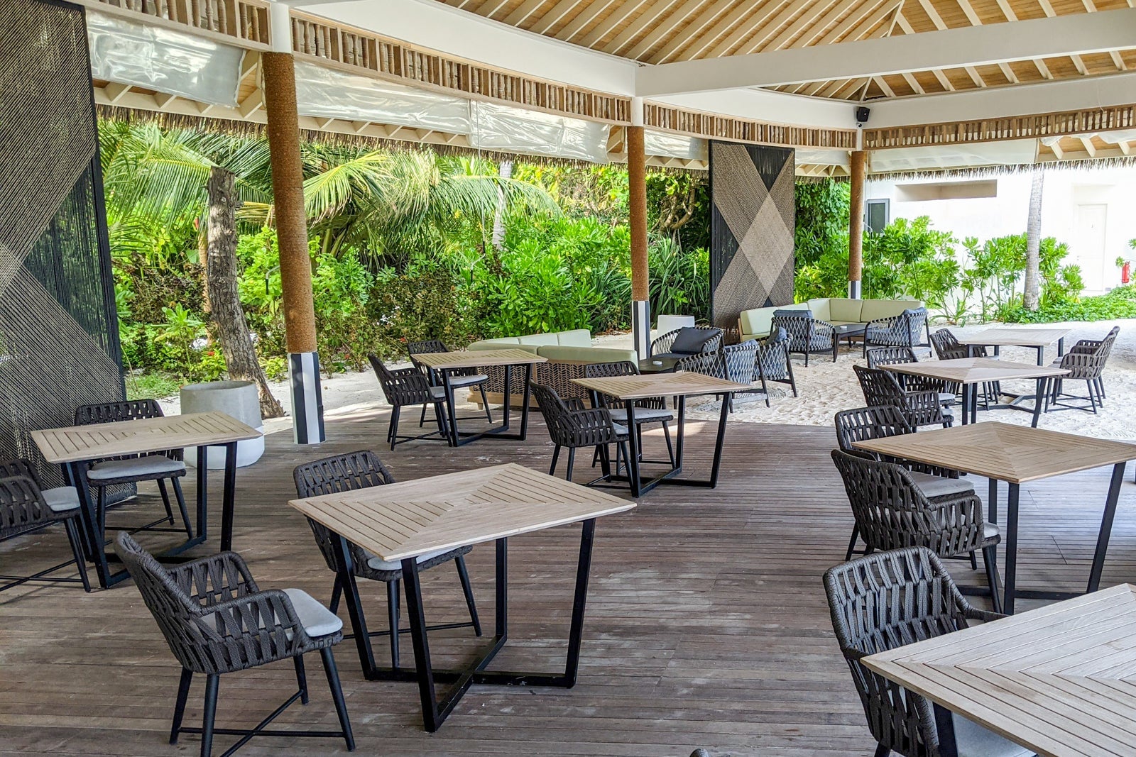 Velaa restaurant at Le Meridien Maldives