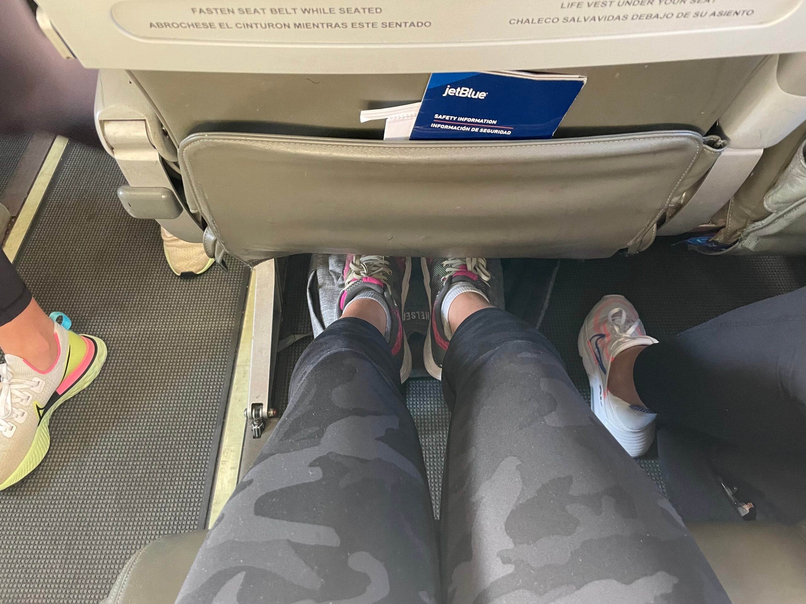 JetBlue E190 worst seat challenge
