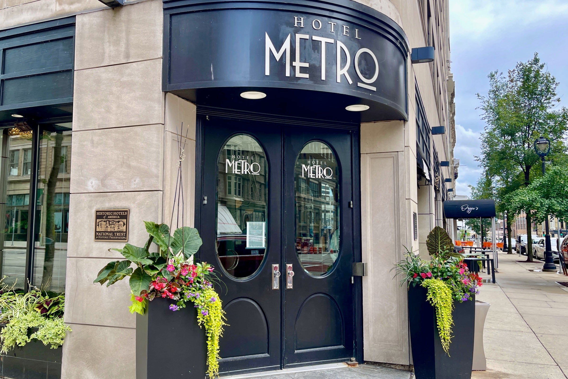 Hotel Metro entrance in Milwaukee