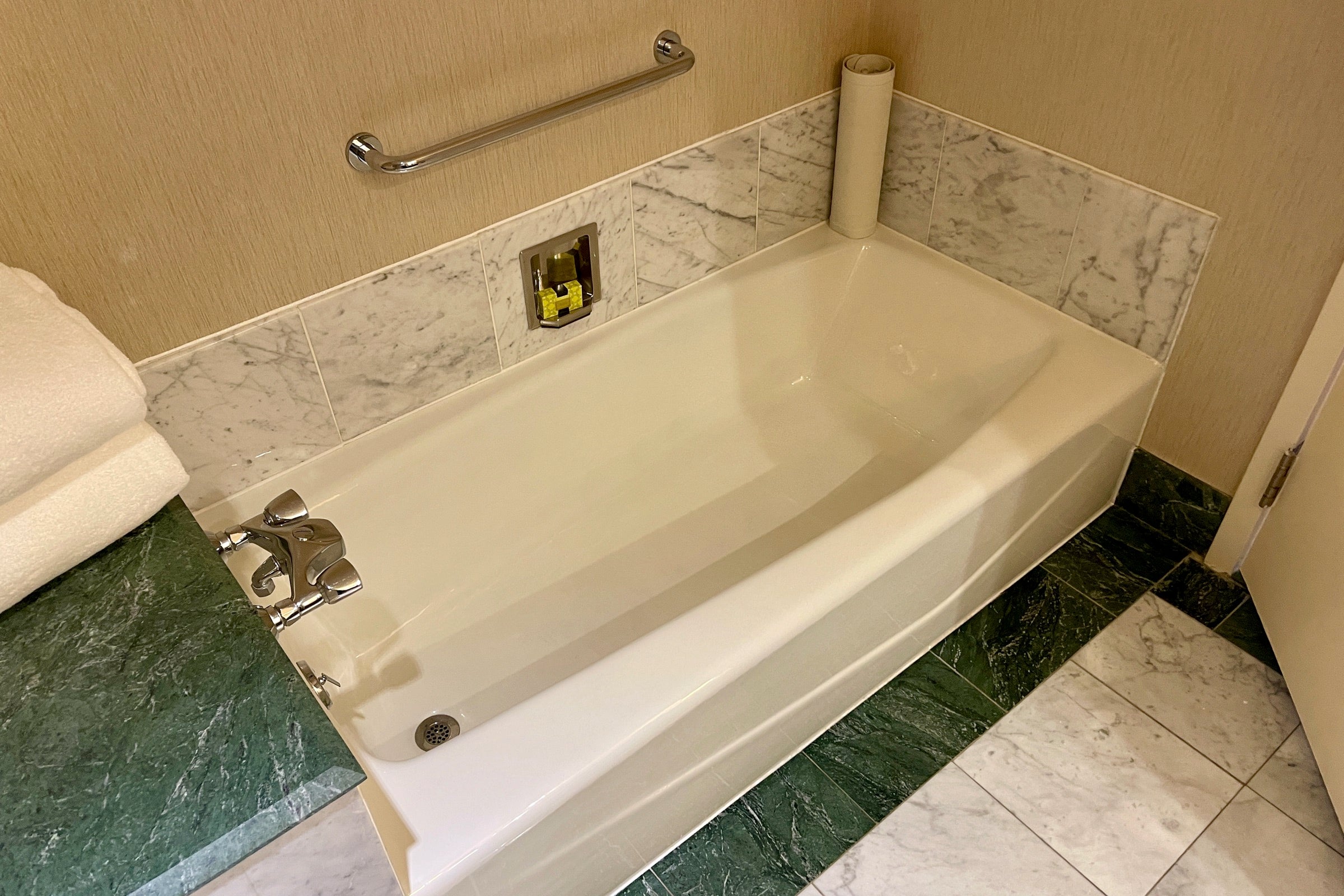 InterContinental Montreal bathtub