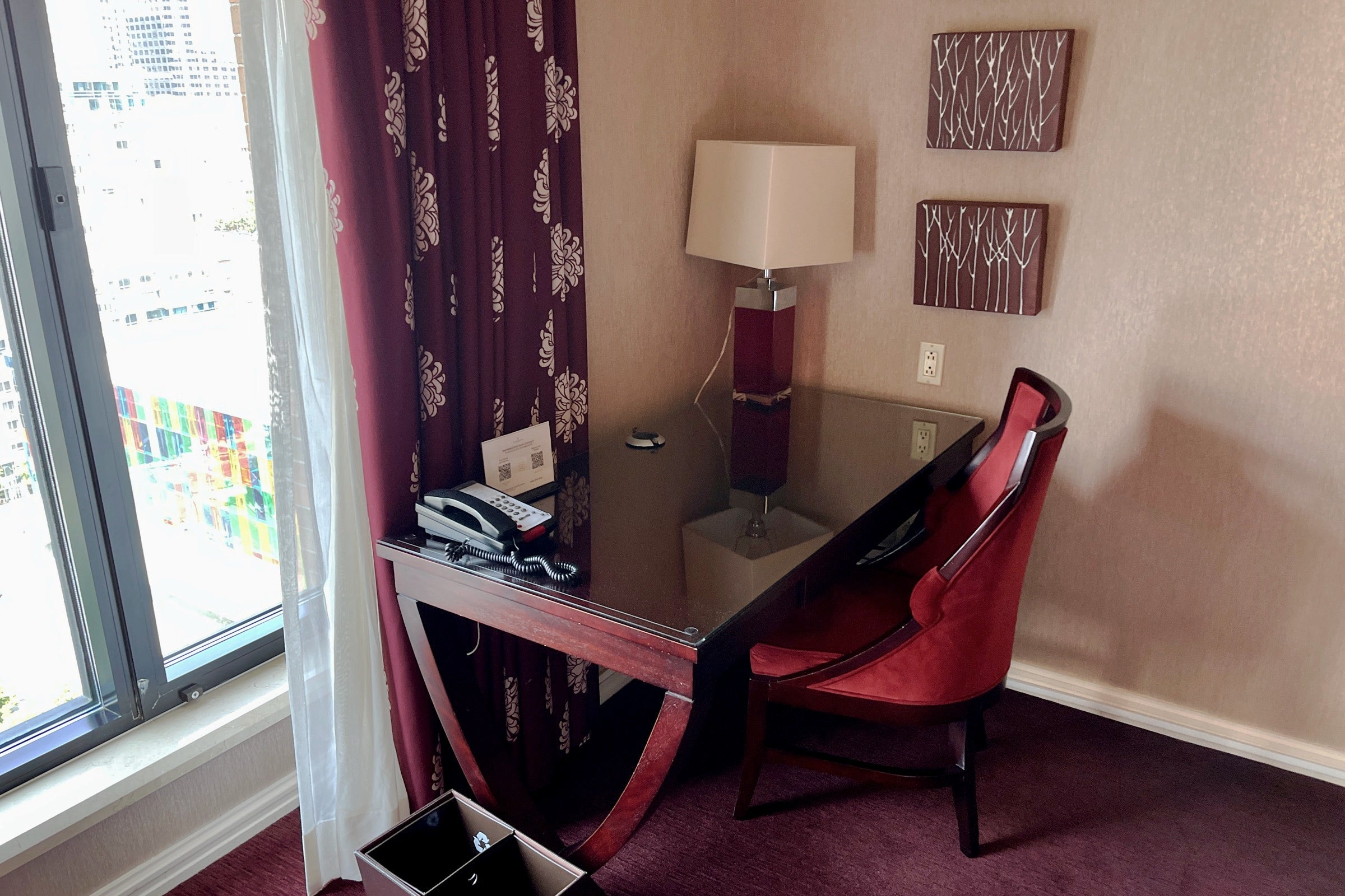 InterContinental Montreal desk