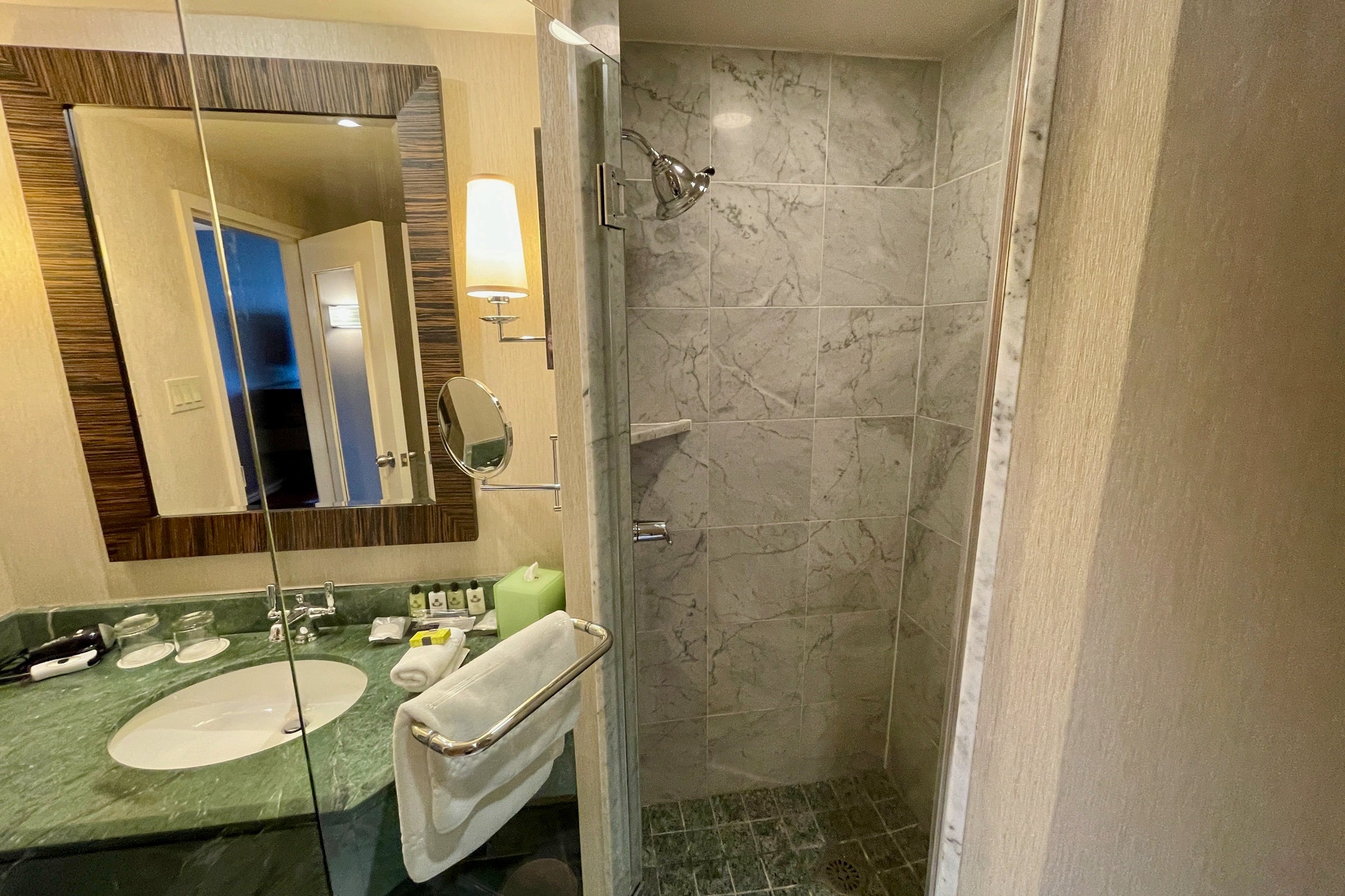 InterContinental Montreal shower