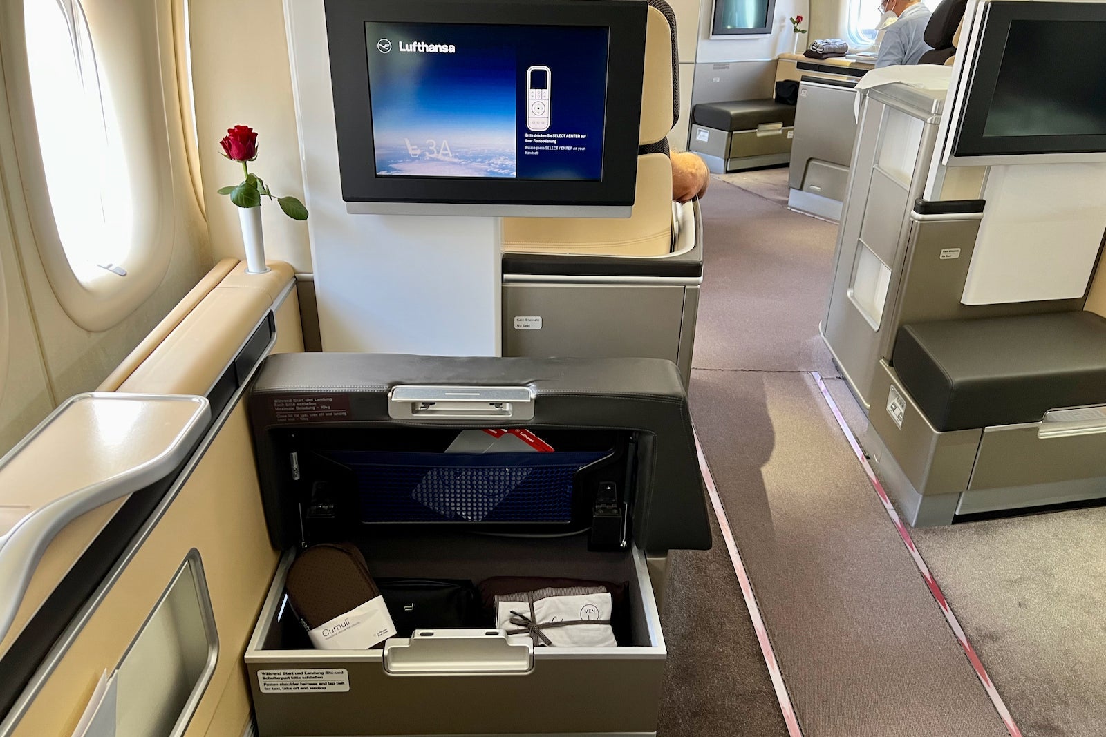 Lufthansa First Class Boeing 747-8 Frankfurt Newark