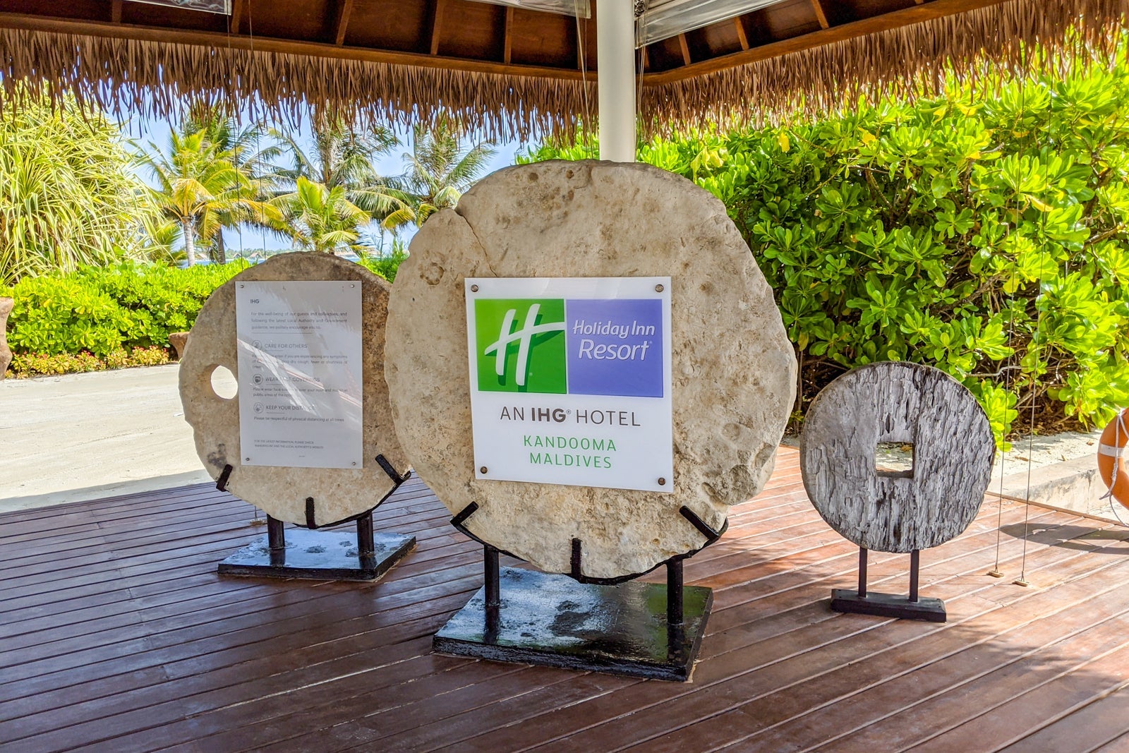 Holiday Inn Resort Kandooma Maldives sign