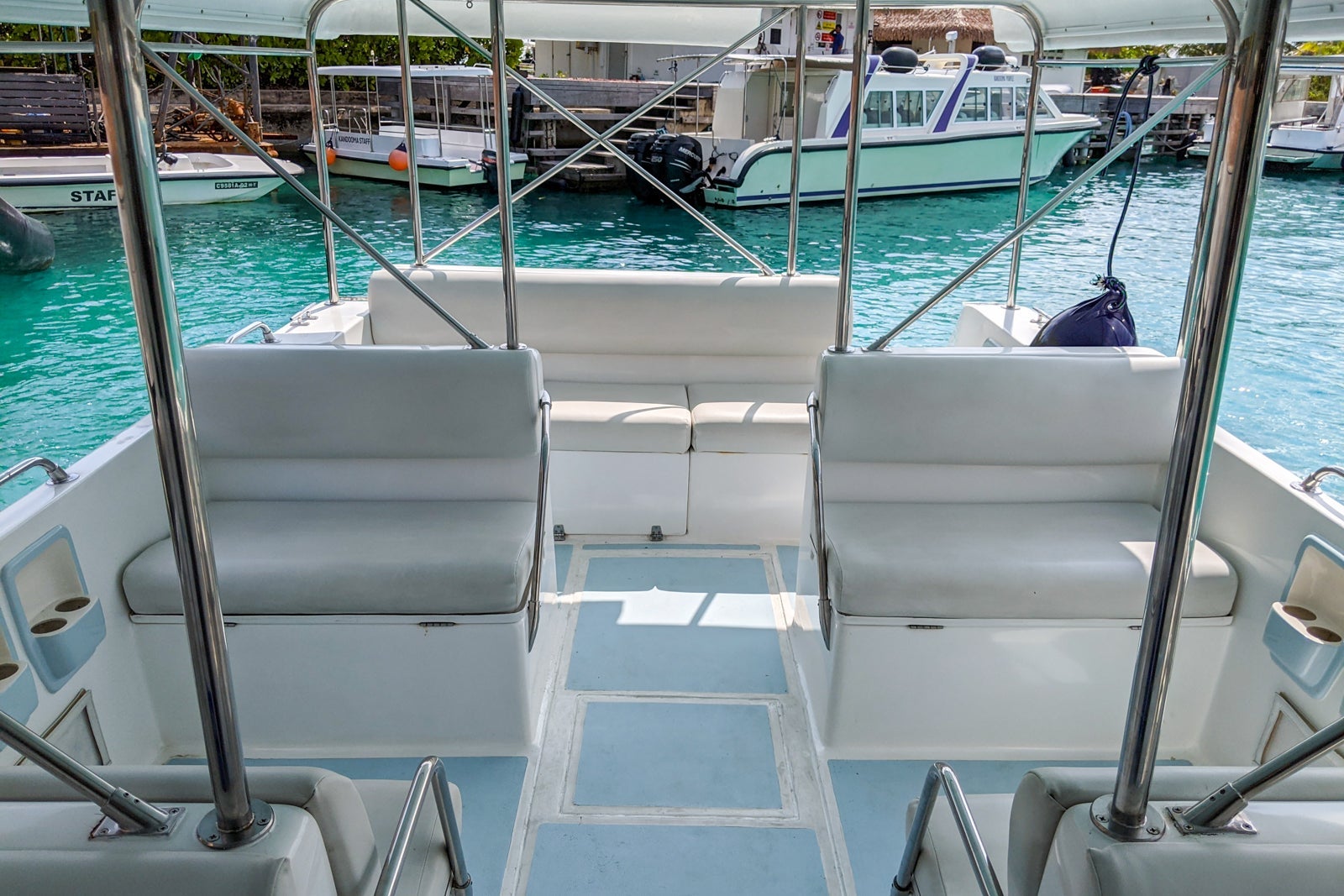 Holiday Inn Resort Kandooma Maldives boat