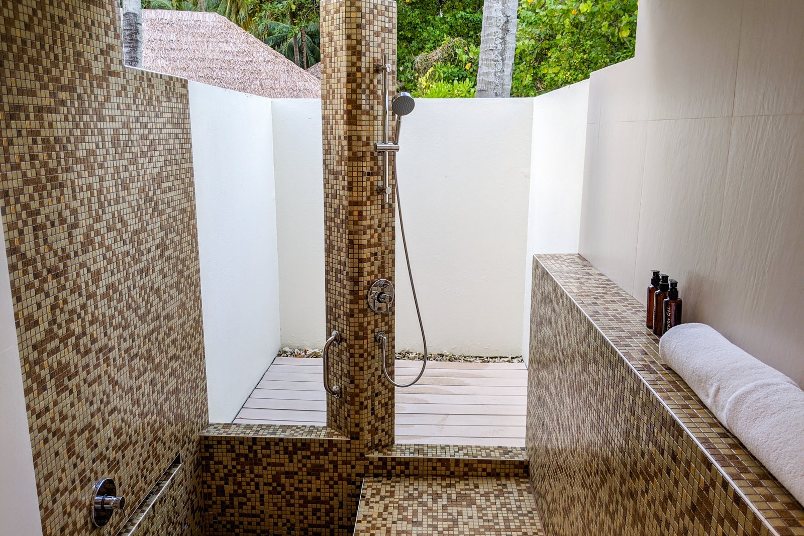 Ocean view villa with beach access at Holiday Inn Resort Kandooma Maldives