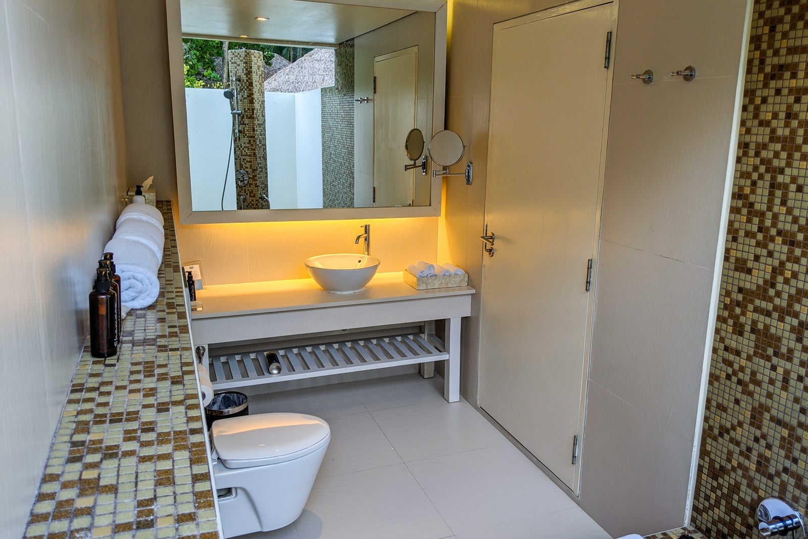 Ocean view villa with beach access at Holiday Inn Resort Kandooma Maldives